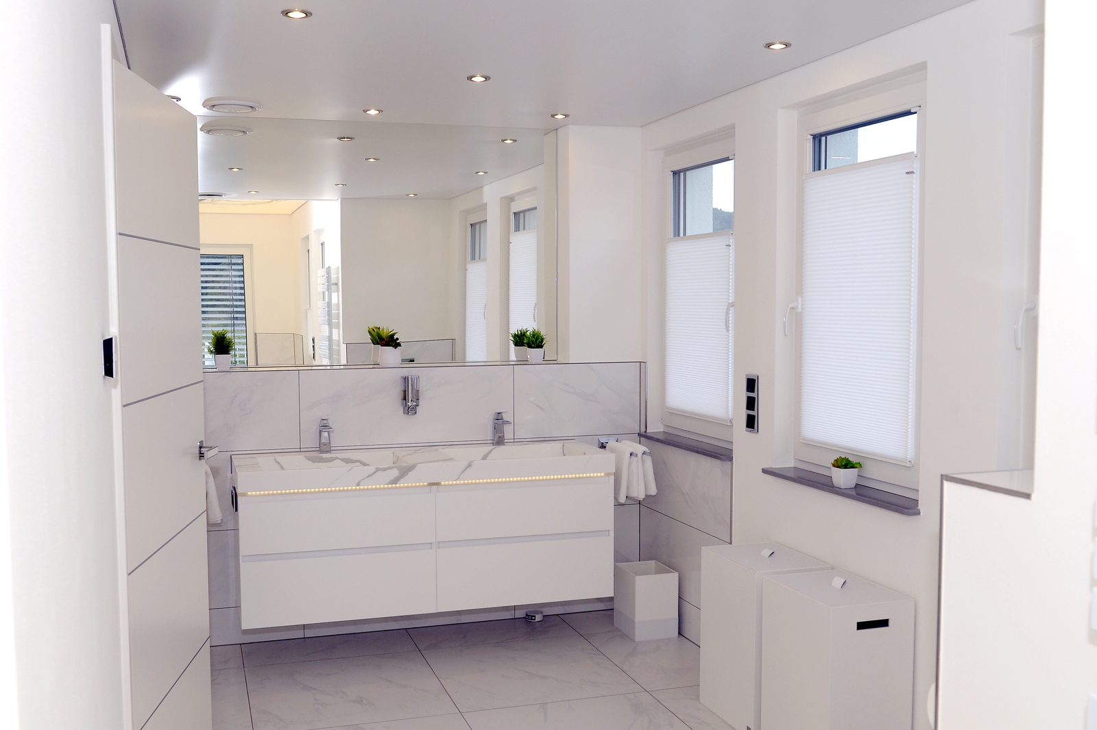 Badezimmer mit Waschtisch