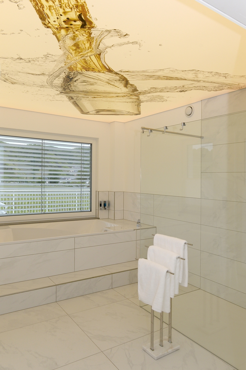 Badezimmer mit Badewanne