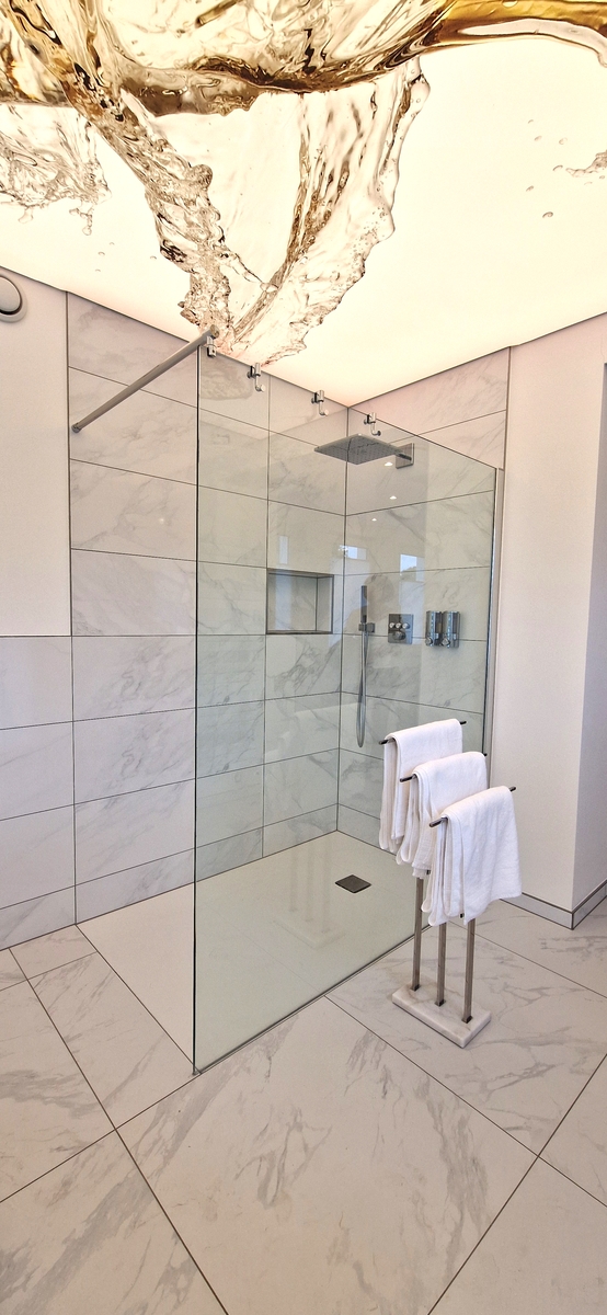 Dusche im Badezimmer