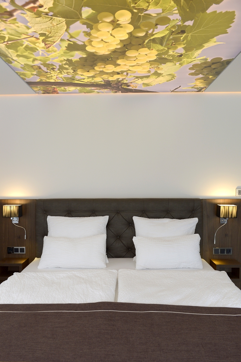 Schlafzimmer mit Wandbild