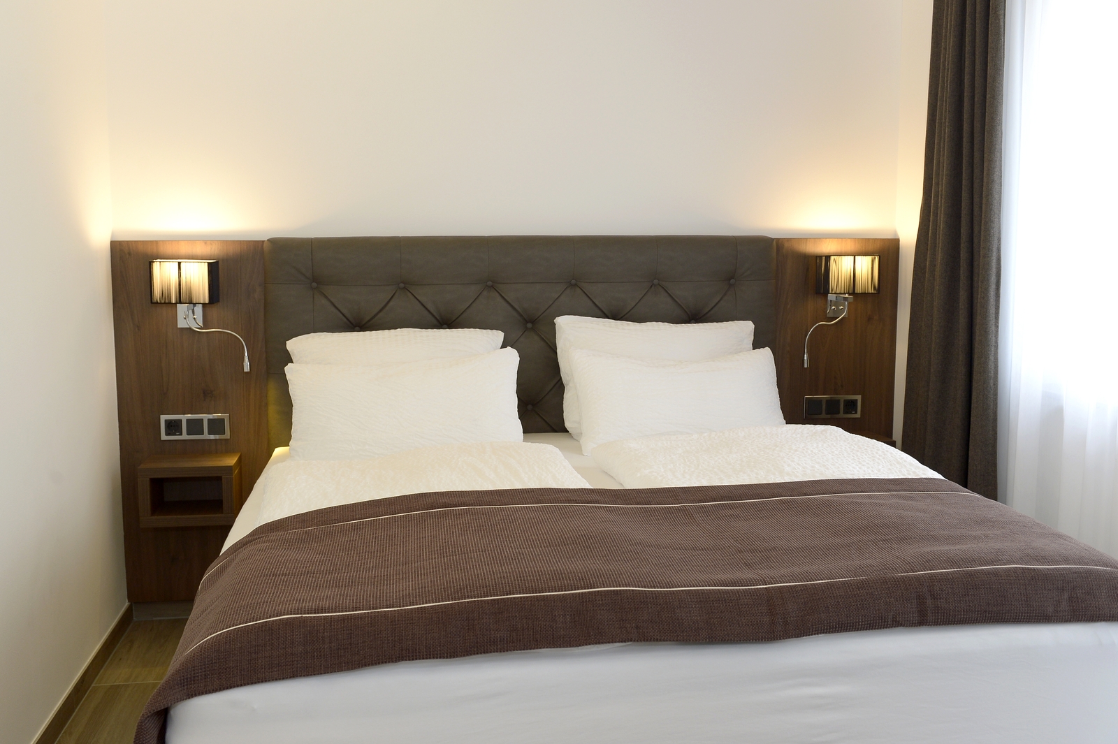 Schlafzimmer mit Doppelbett