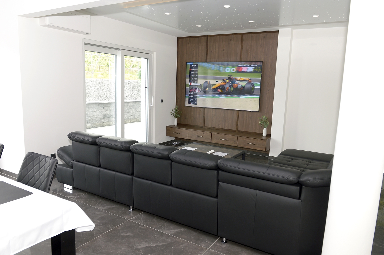 Wohnzimmer mit Sofa