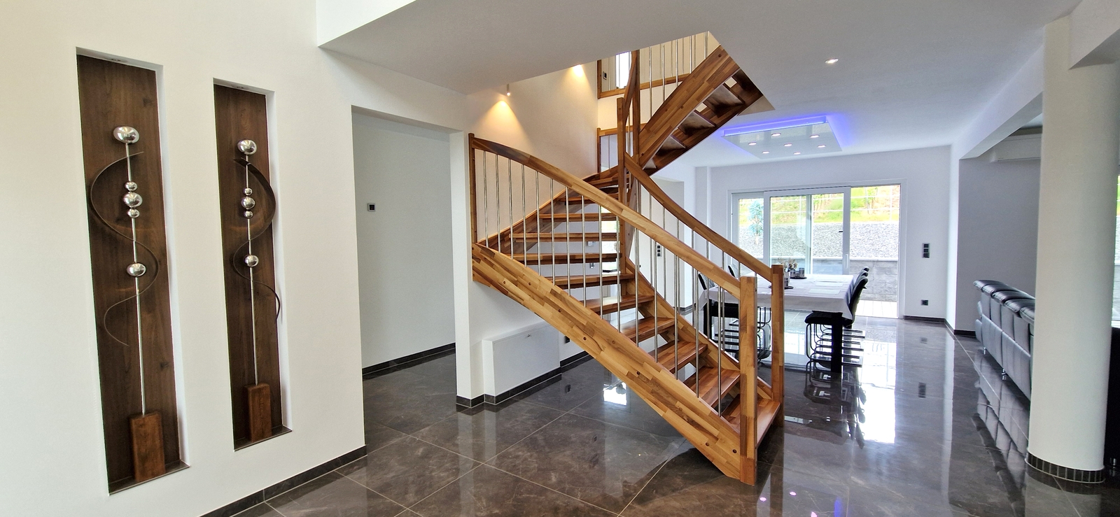 Flur, Treppe und Eingangsbereich